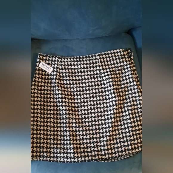 Old Navy Houndstooth Skirt - Picture 2 of 6
